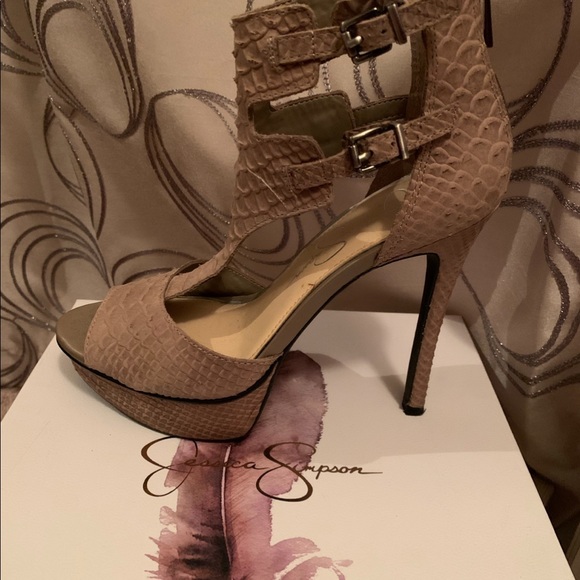 Jessica Simpson high heels! - Picture 9 of 9